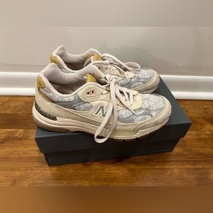 New Balance 992 light peach/pink/grey